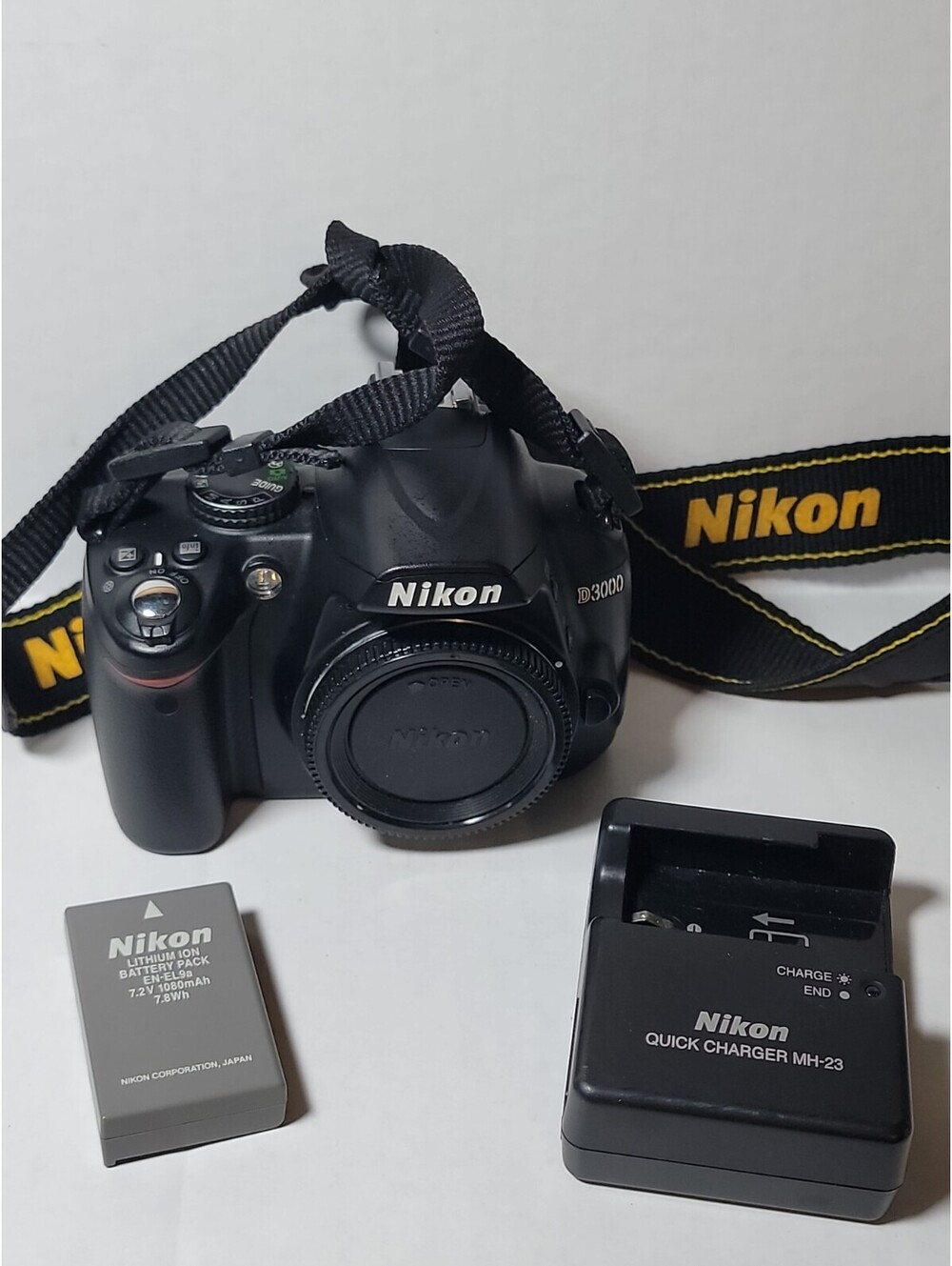 Nikon D D3000 10.2MP Digital SLR Camera Battery And Charger